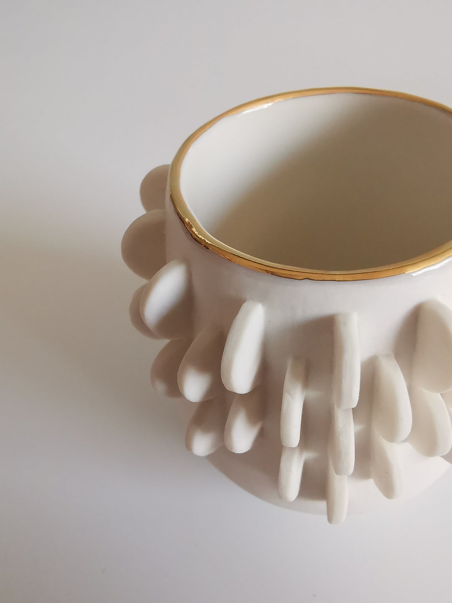 Small Disk Pattern Vessel with Gold