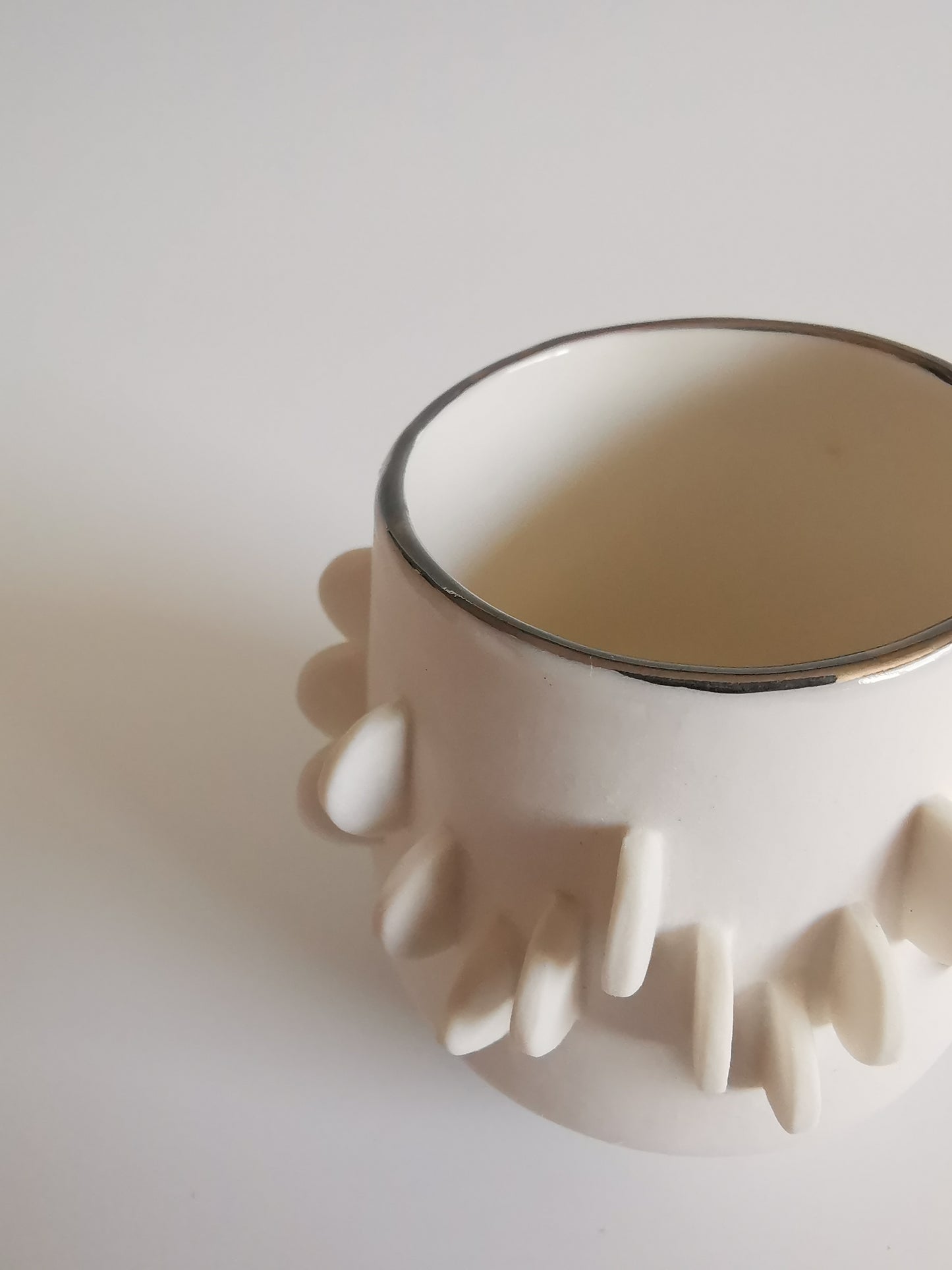 Small Wiggle Vessel with Platinum